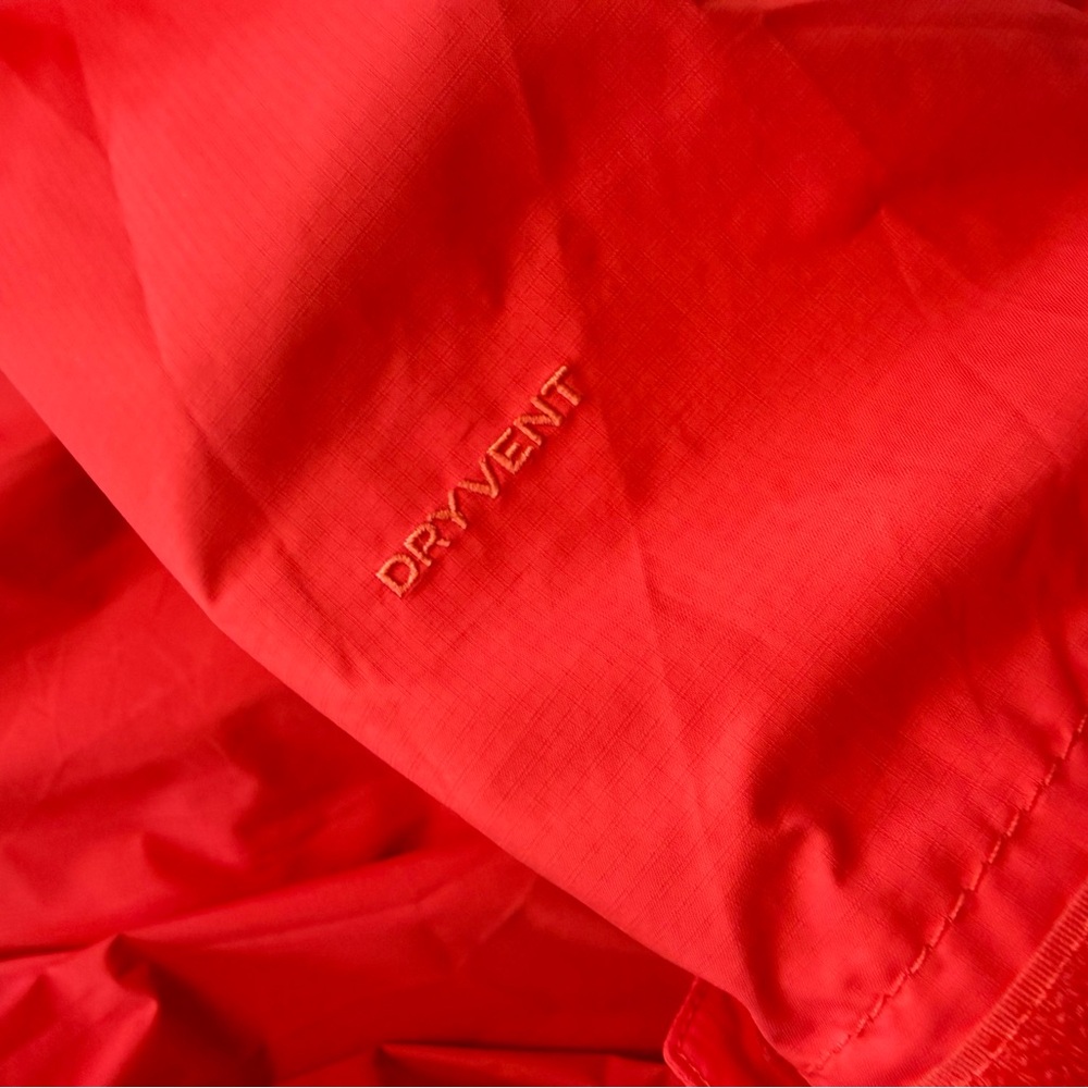 The North Face Women's Venture 2 Jacket in a coral color. L - Picture 6 of 8